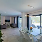 Four-bedroom In Mali بيت للعطل