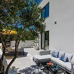 Four-bedroom In Mali بيت للعطل *