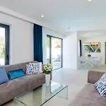 Four-bedroom In Mali بيت للعطل زاتون