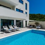 بيت للعطل Four-bedroom In Mali