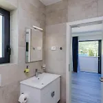 بيت للعطل Four-bedroom In Mali زاتون