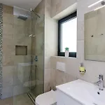 Four-bedroom In Mali بيت للعطل زاتون