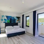 Four-bedroom In Mali بيت للعطل زاتون