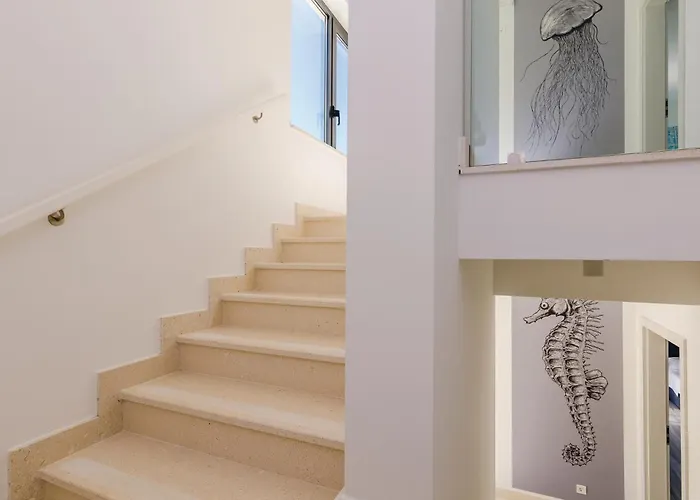Four-bedroom In Mali 別荘 ザトン