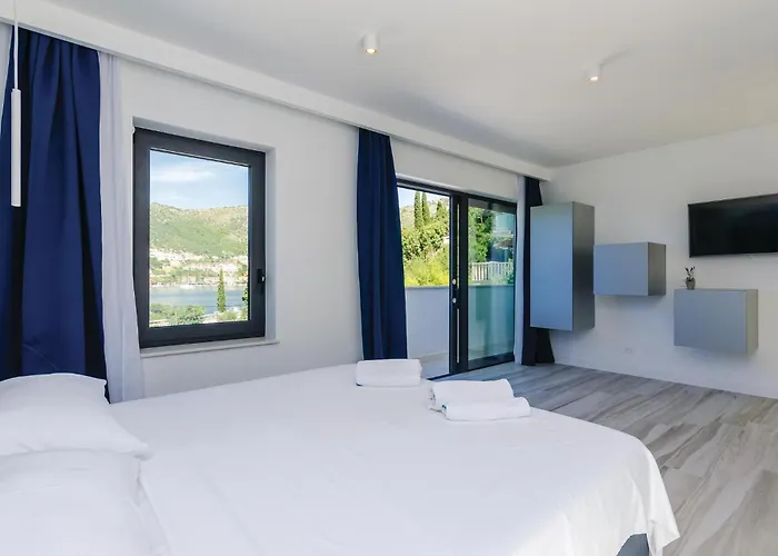 Four-bedroom In Mali 別荘 *