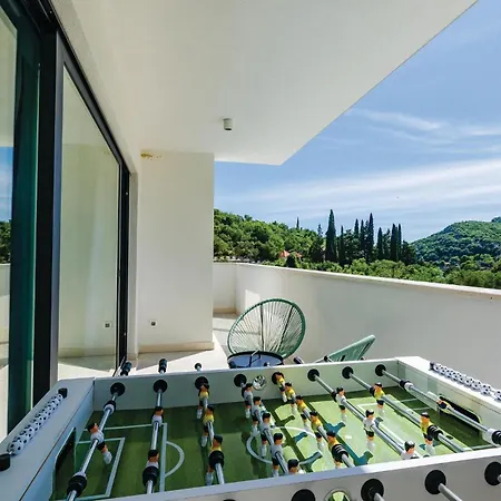 Four-bedroom In Mali Zaton (Dubrovnik-Neretva)