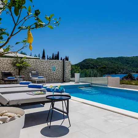 Four-bedroom In Mali Holiday home *