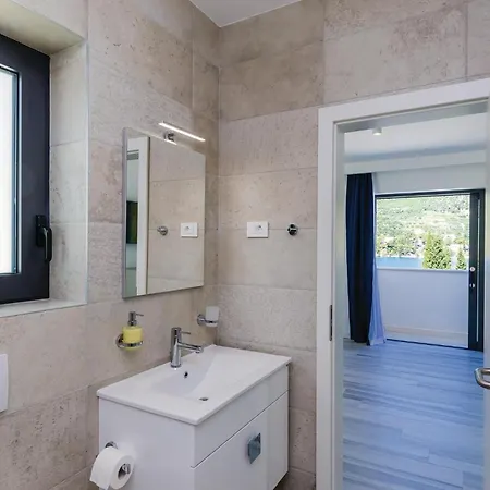 Holiday home Four-bedroom In Mali Zaton (Dubrovnik-Neretva)