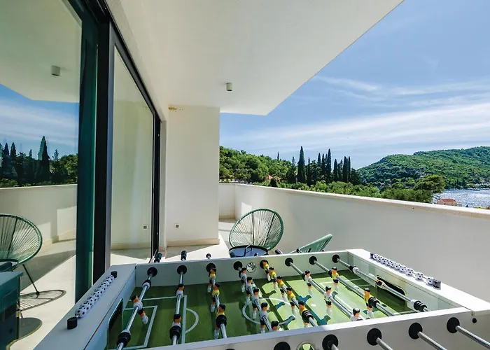 Four-bedroom In Mali Zaton (Dubrovnik-Neretva)